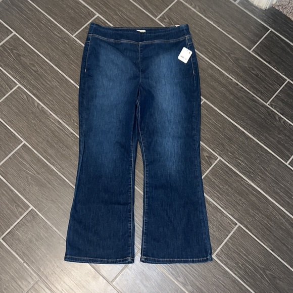 🛑SOLD🛑NWOT Free People We The Free In My Feelings Crop Flare Jeans Large/XL - Picture 5 of 9